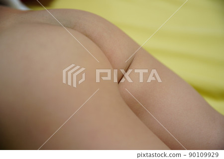 toddler buttocks 90109929