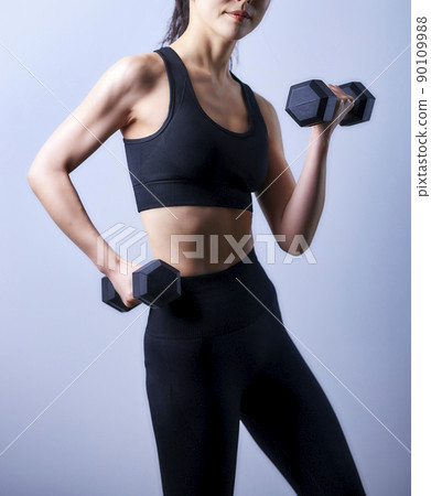 訓練年輕女性肌肉訓練啞鈴飲食 90109988