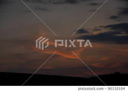 黃昏時閃爍的雲彩 90110104