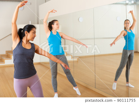 Group of smiling women training sport dance 90111755