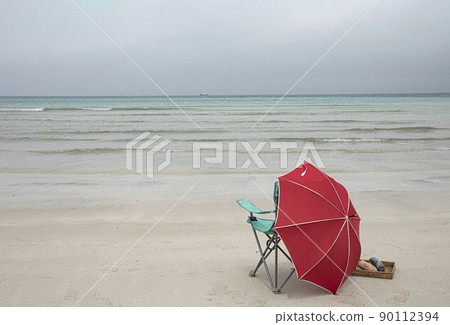 Emerald sea light, sandy beach blue beach chair, red umbrella 90112394