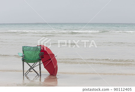 Emerald sea light, sandy beach red umbrella, blue beach chair 90112405