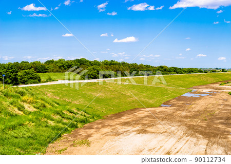 河床護堤維護 Shiba Iruma 流域植根於斜坡 2022.05 c-2 高飽和度對比 90112734