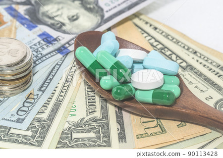 Glue, capsules, capsules, Yomikinwa coins, pills, health insurance, health insurance concept Glue, capsules, capsules, Yomikinwa coins, pills, health insurance, health insurance concept 90113428