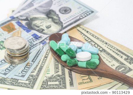膠水、膠囊、膠囊、讀金輪硬幣、藥丸、健康保險、健康保險概念 膠水、膠囊、膠囊、讀金輪硬幣、藥丸、健康保險、健康保險概念 90113429