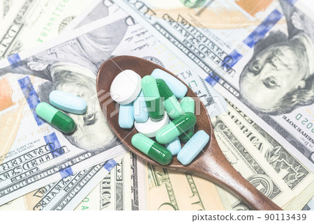 Glue, capsules, capsules, Yomikinwa coins, pills, health insurance, health insurance concept 90113439