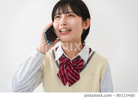 高中女生用智能手機說話 90113480