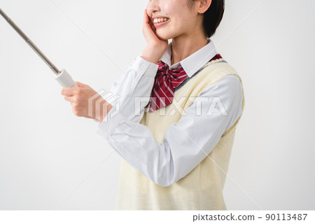 高中女生用智能手機自拍 90113487