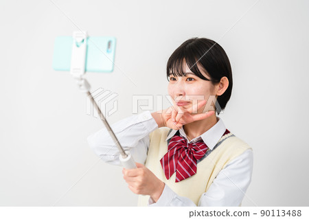 高中女生用智能手機自拍 高中女生用智能手機自拍 90113488