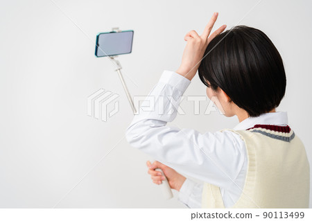 高中女生用智能手機自拍 高中女生用智能手機自拍 90113499