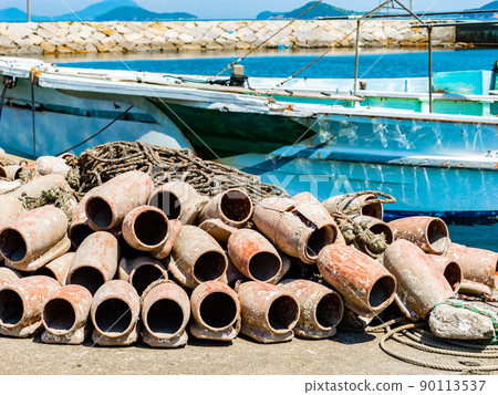 [Industry] Octopus trap fishing in the harbor 90113537