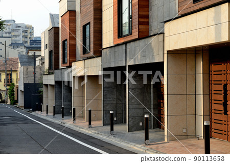 Scenery of a quiet luxury residential area around Shoto, Shibuya, Tokyo 90113658