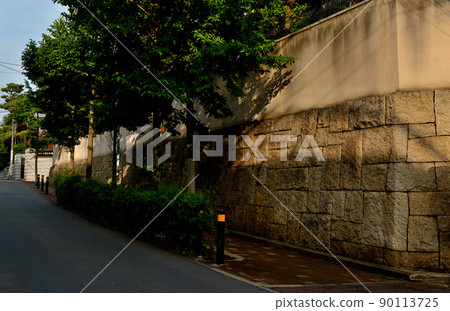 東京澀谷翔都附近一個安靜的豪華住宅區的風景 90113725