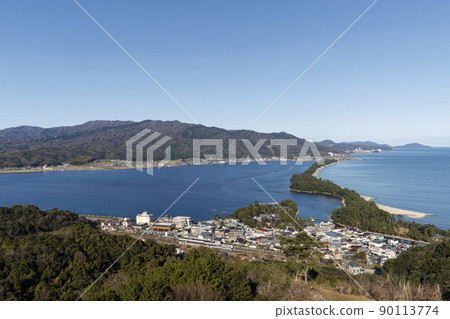 陽光明媚的天橋立和京都丹後鐵道天橋立站 90113774