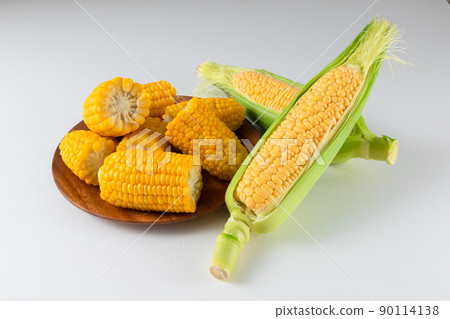 Raw and boiled corn Raw and boiled corn 90114138