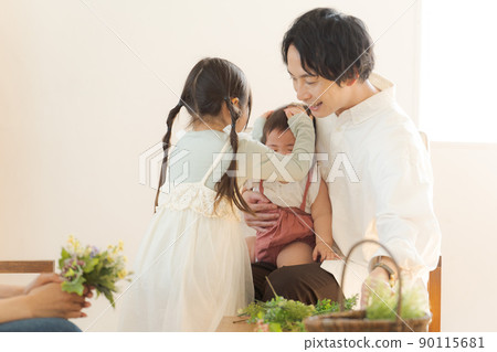 室內幸福的家庭 室內幸福的家庭 90115681