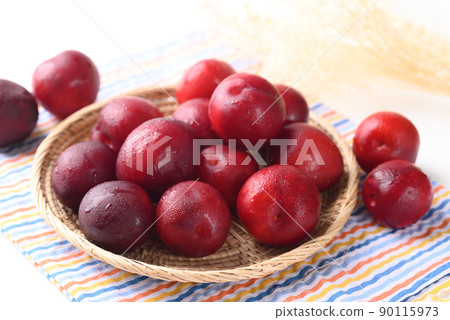 Red plum fruit in basket (Japanese plum or Chinese plum) 90115973