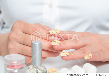Adhesion of nail tips Adhesion of nail tips 90116767