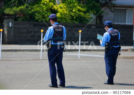 控制速度違規的警察 90117066