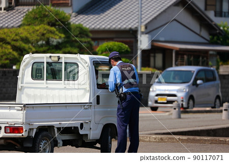 Police officer who controls speed violation 90117071