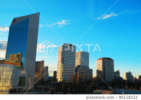 埼玉縣川口市川口站西口方向建築物的夜景 埼玉縣川口市川口站西口方向建築物的夜景 90118222