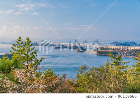 （岡山縣）春天從Washiwayama天文台看到的瀨戶內海/瀨戶大橋 90119666