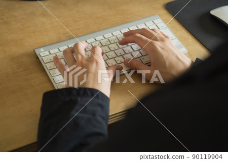 Close-up of typing hand 90119904