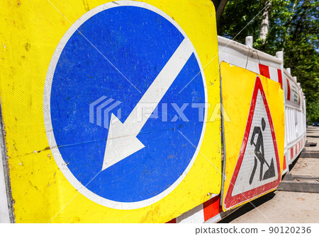 Road work and detour sign on the city road 90120236