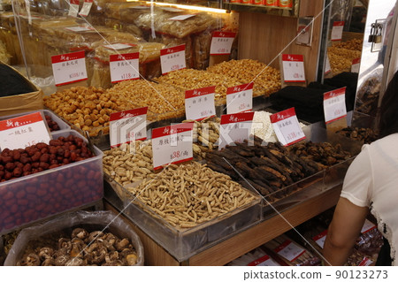 A store that sells dried scallops and salt-dried fish in the west of Des Voeux Road, Hong Kong. Some do not know what dish to use A store that sells dried scallops and salt-dried fish in the west of Des Voeux Road, Hong Kong. Some do not know what dish to use 90123273