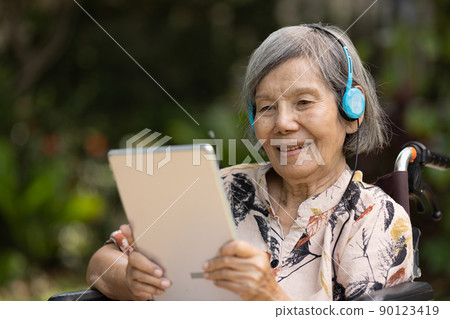 Music therapy in dementia treatment on elderly woman. Music therapy in dementia treatment on elderly woman. 90123419