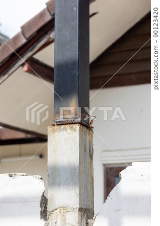 Height extension concrete column by square steel pipe. 90123420