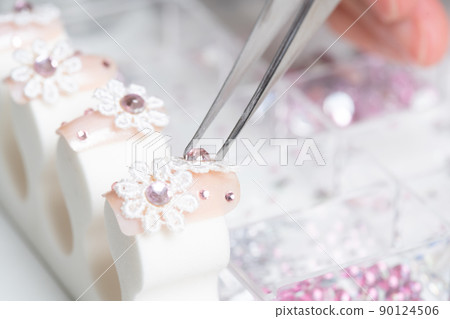 Nail tip production 90124506