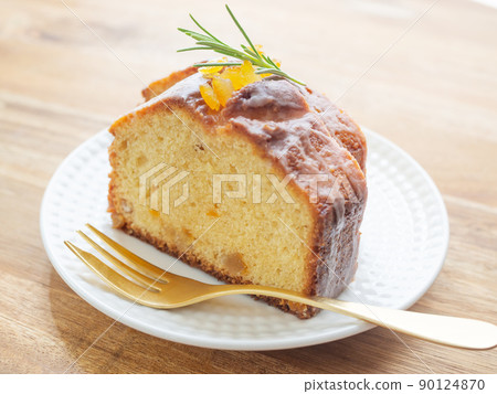 Cut orange pound cake 90124870