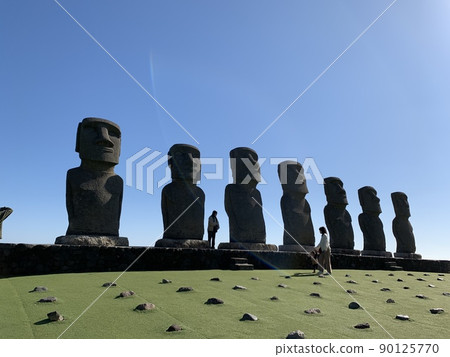 Moai statue 90125770