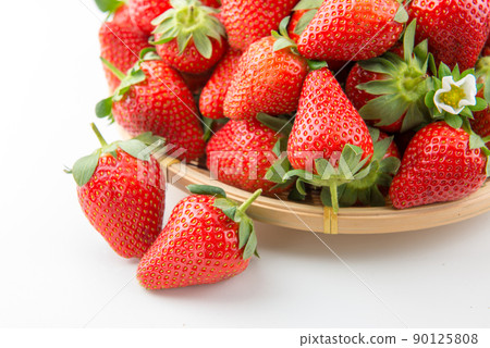 Fresh strawberries in bamboo basket on white background 90125808