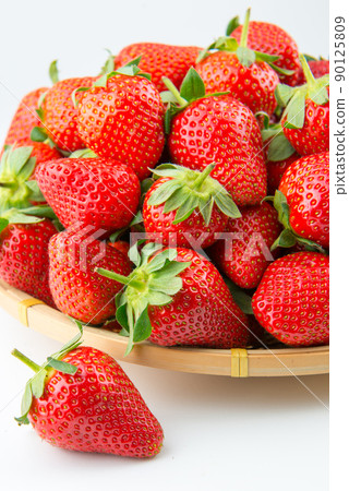 Fresh strawberries in bamboo basket on white background 90125809