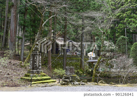 法尺山光善寺、神犬沙太郎像、正殿 法尺山光善寺、神犬沙太郎像、正殿 90126841