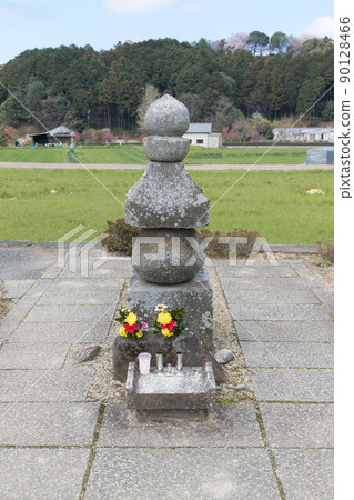 Gorinto, which is said to be the head mound of Iruka Gorinto, which is said to be the head mound of Iruka 90128466