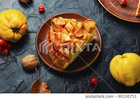 Autumnal fresh fruit pie Autumnal fresh fruit pie 90130751
