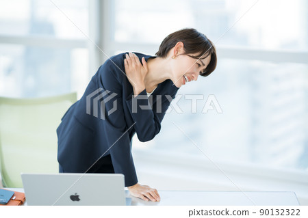 Tired business woman 90132322