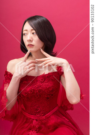 穿紅裙子的女人 90133102