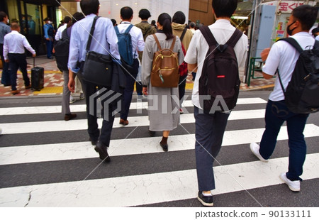 橫穿人行橫道東京的人們 橫穿人行橫道東京的人們 90133111