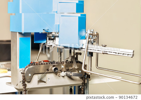 The machine for professional sharpening of the cutting edges of chainsaw chains. The machine for professional sharpening of the cutting edges of chainsaw chains. 90134672