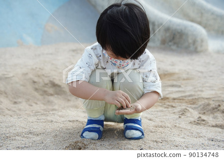 Playing with sand 90134748