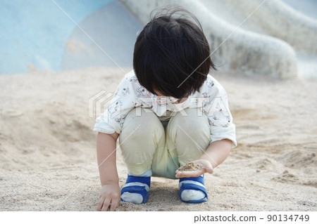 Playing with sand Playing with sand 90134749