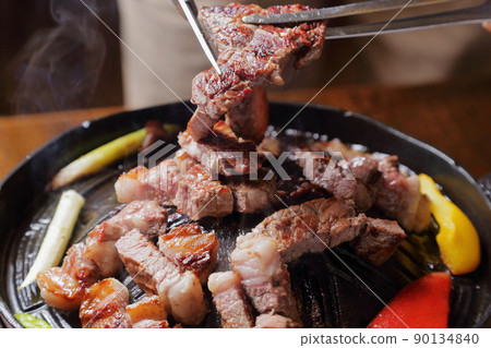 Hokkaido's specialty, grilled lamb meat with plenty of nutrition and deliciousness 90134840