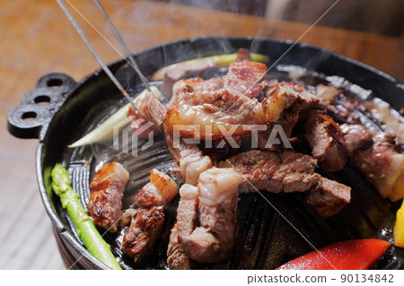 北海道特產,營養豐富且美味的烤羊肉 北海道特產,營養豐富且美味的烤羊肉 90134842