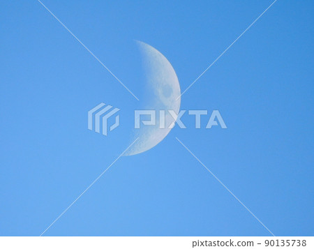 中午新月 90135738