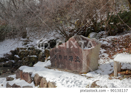 The headwaters of the river on the mountainside (Yahagi River headwaters, Chausuyama, Toyone Village, Aichi Prefecture) 90138137