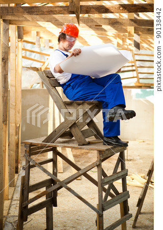 builder sit on the wooden scaffolding builder sit on the wooden scaffolding 90138442